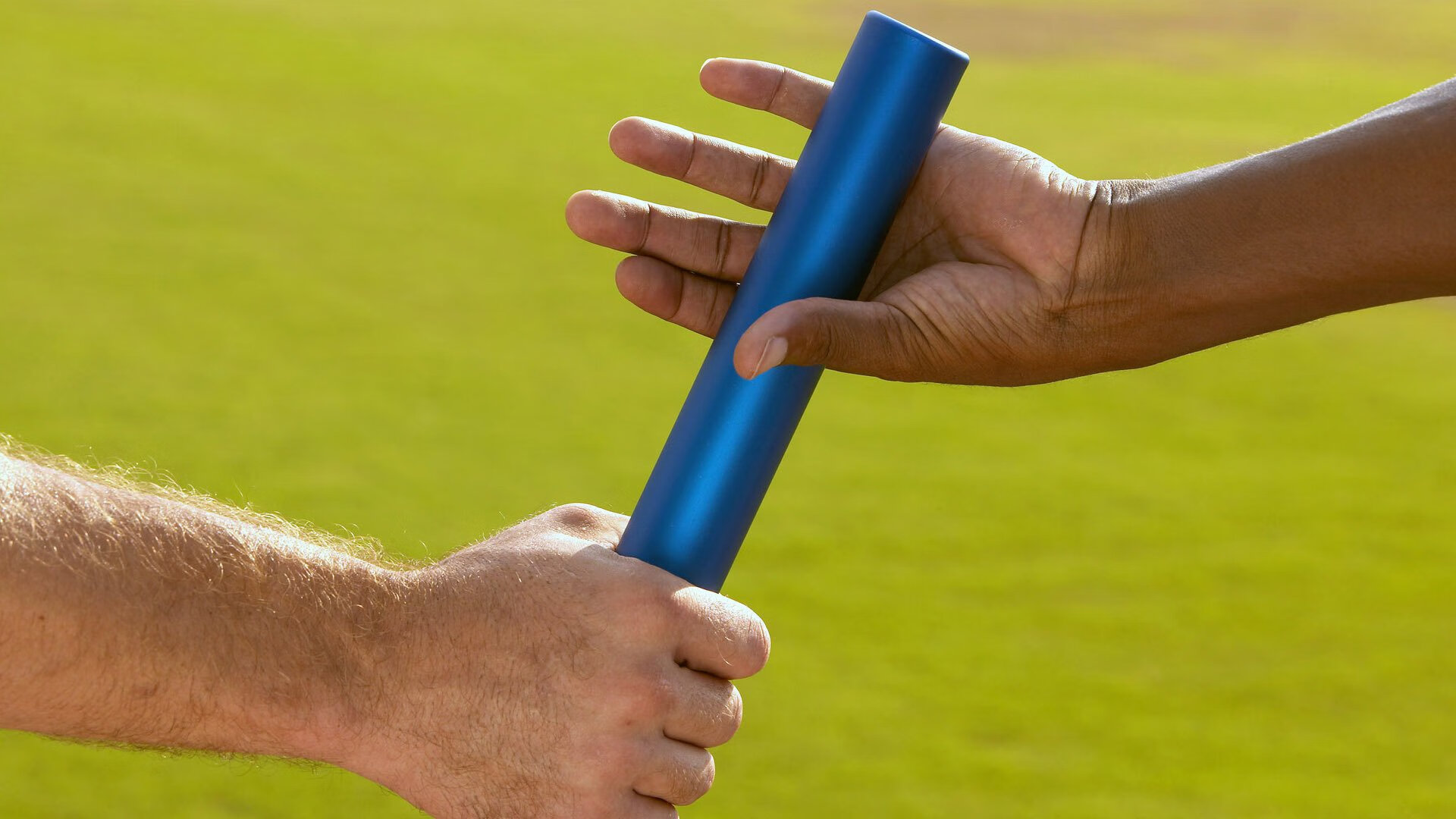 克莱尔·柯尔赞赛后感谢团队支持，克莱尔资料